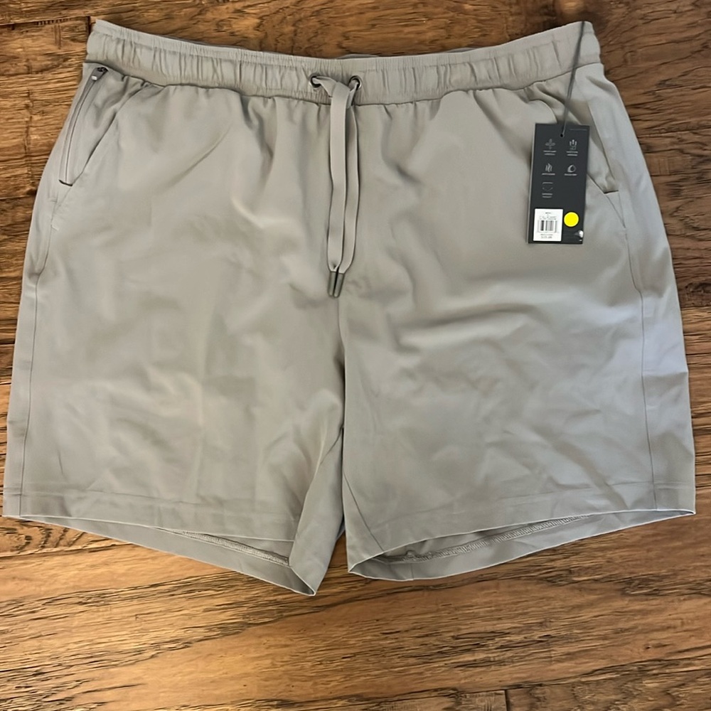 NEW with tags VRST mens gray shorts XL